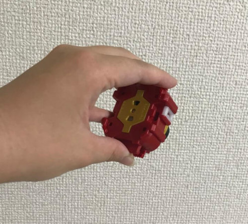 ベイブレードランチャーを持ったところ