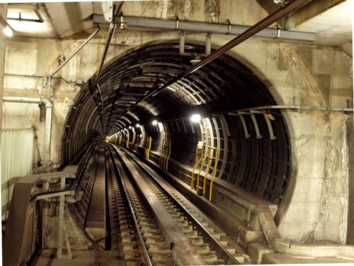 地下鉄のトンネルの写真
