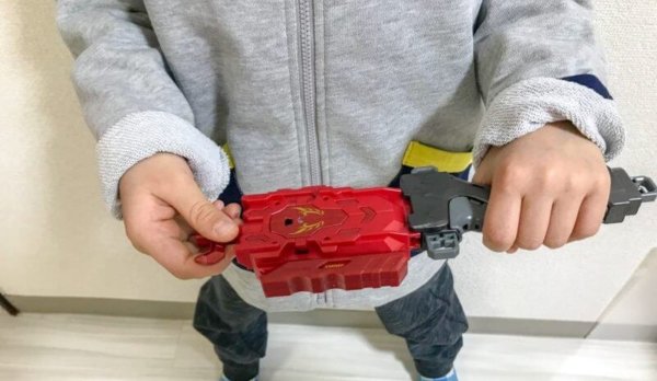 ベイランチャーLRのストリングを横に引く様子