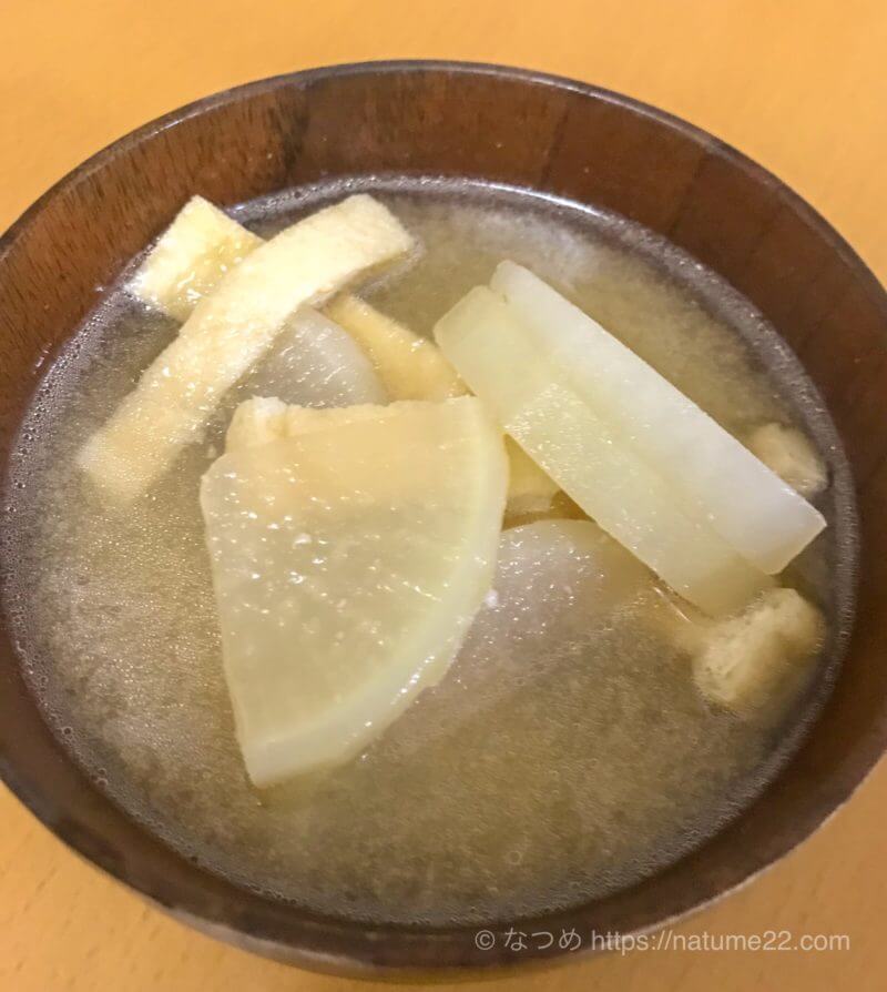 大根と揚げの味噌汁の写真