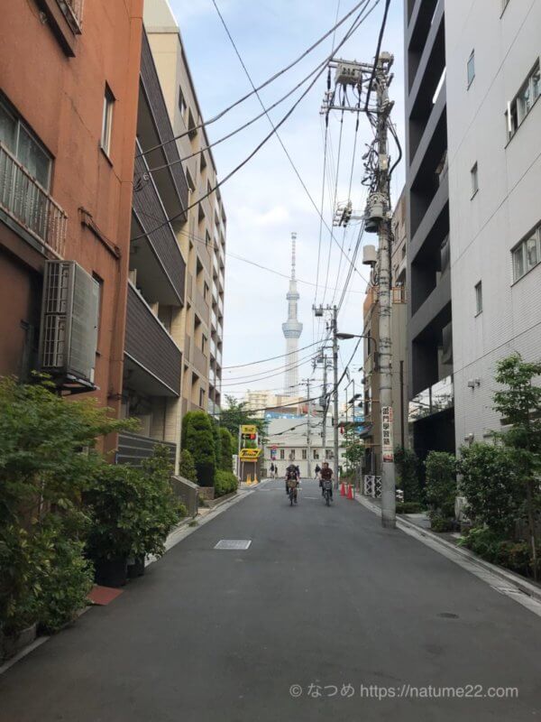 浅草ひさご通り商店街から見えるスカイツリー