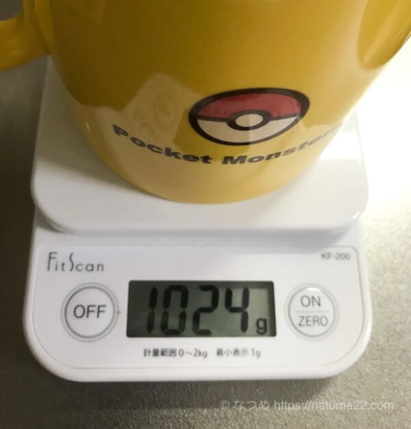 バターコーヒー用のマグカップに水をいっぱいに入れると重さ1024グラム
